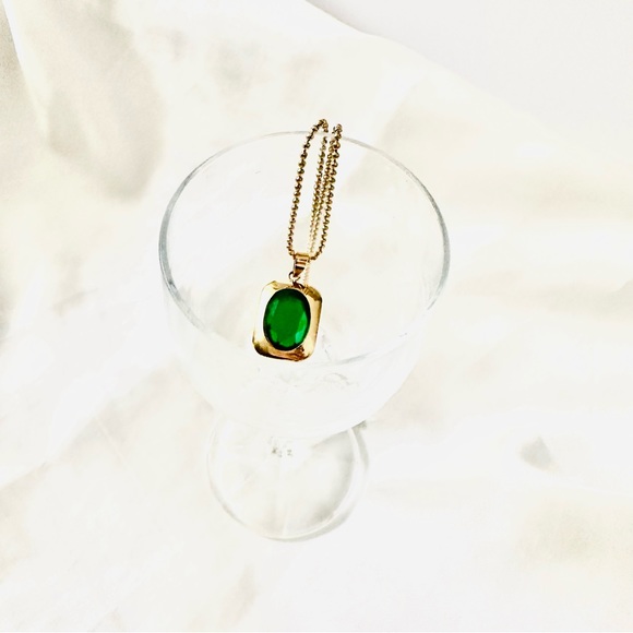 18k Gold plated Emeral beads Necklace - Picture 3 of 8